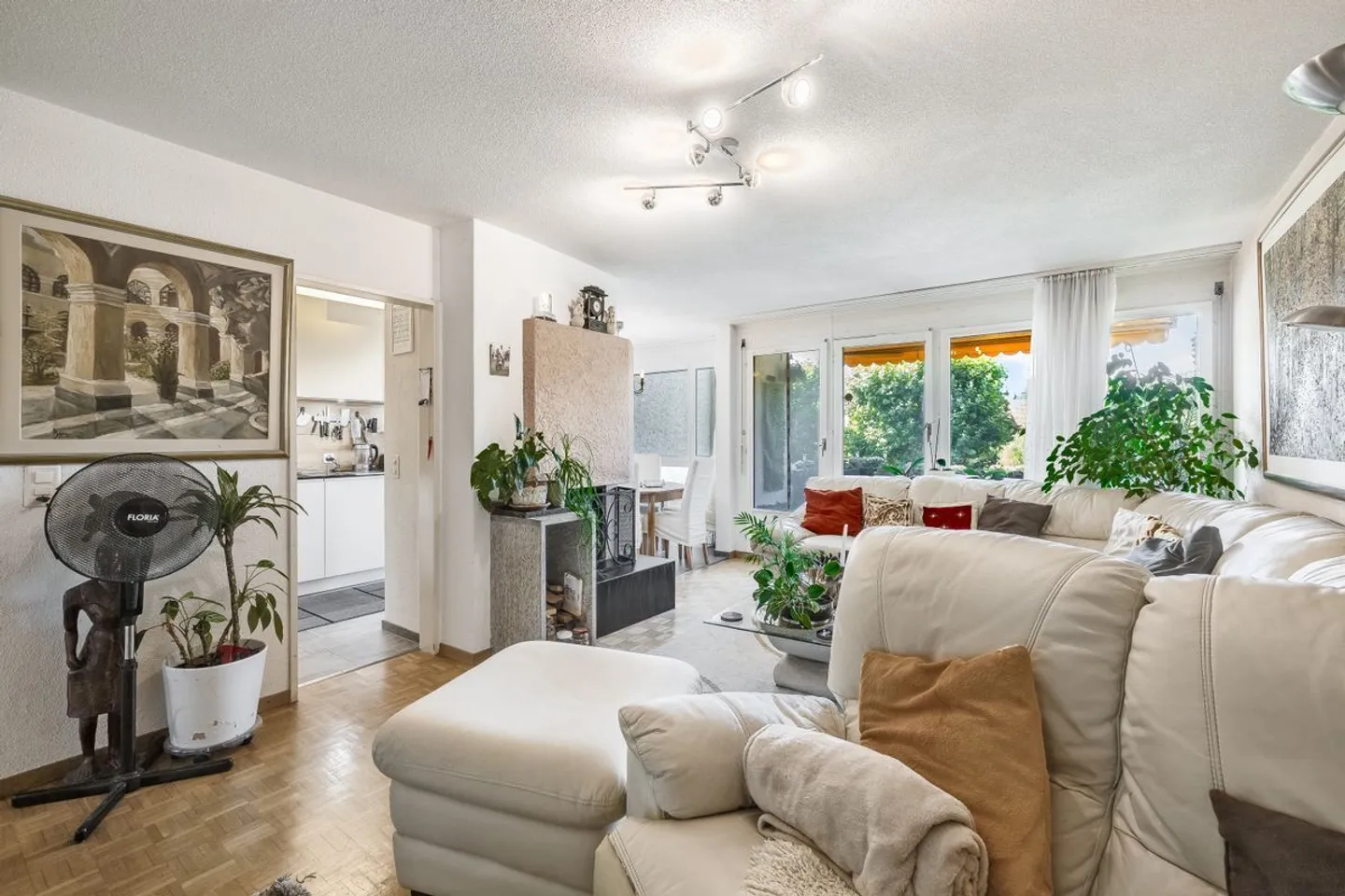 Spacious and Bright 5.5-Room Apartment with a View - Photo 6 of 13