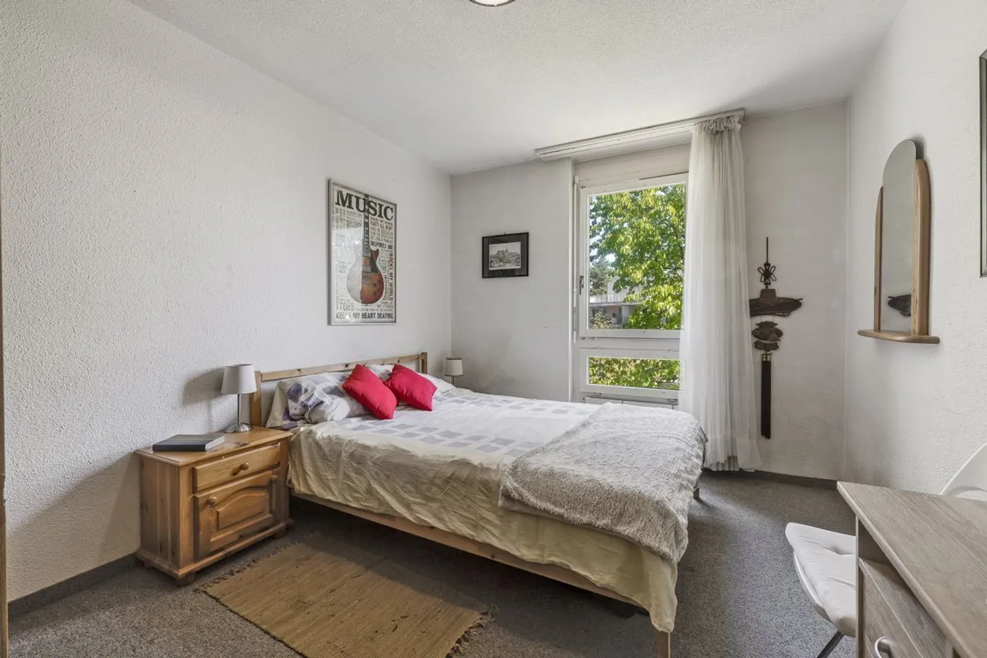 Spacious and Bright 5.5-Room Apartment with a View - Photo 9 of 13