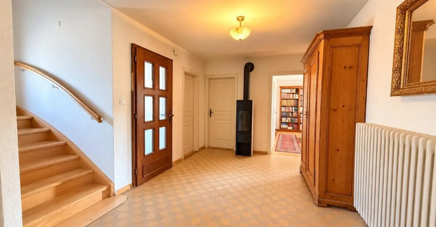 For sale in Grandfontaine a house full of potential with 9.5 rooms - Photo 2 of 13