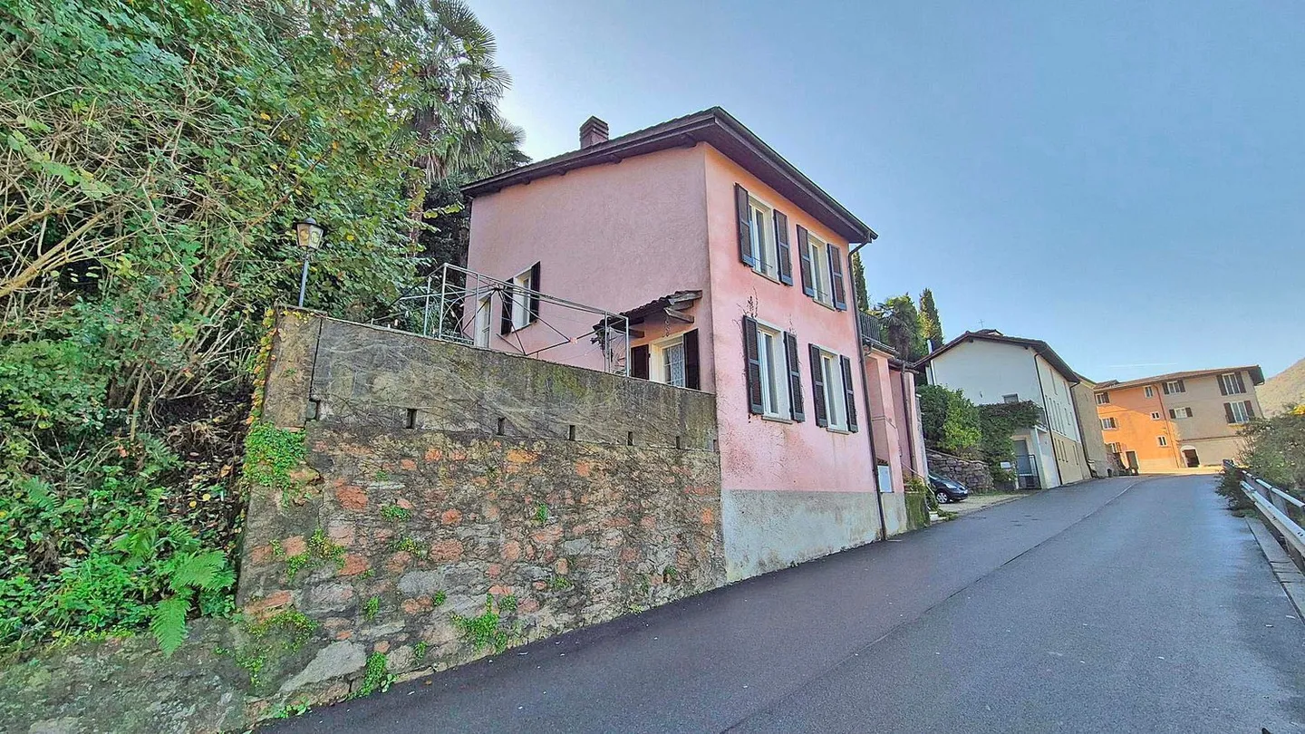 Casa indipendente con vista lago - Foto 1 di 13