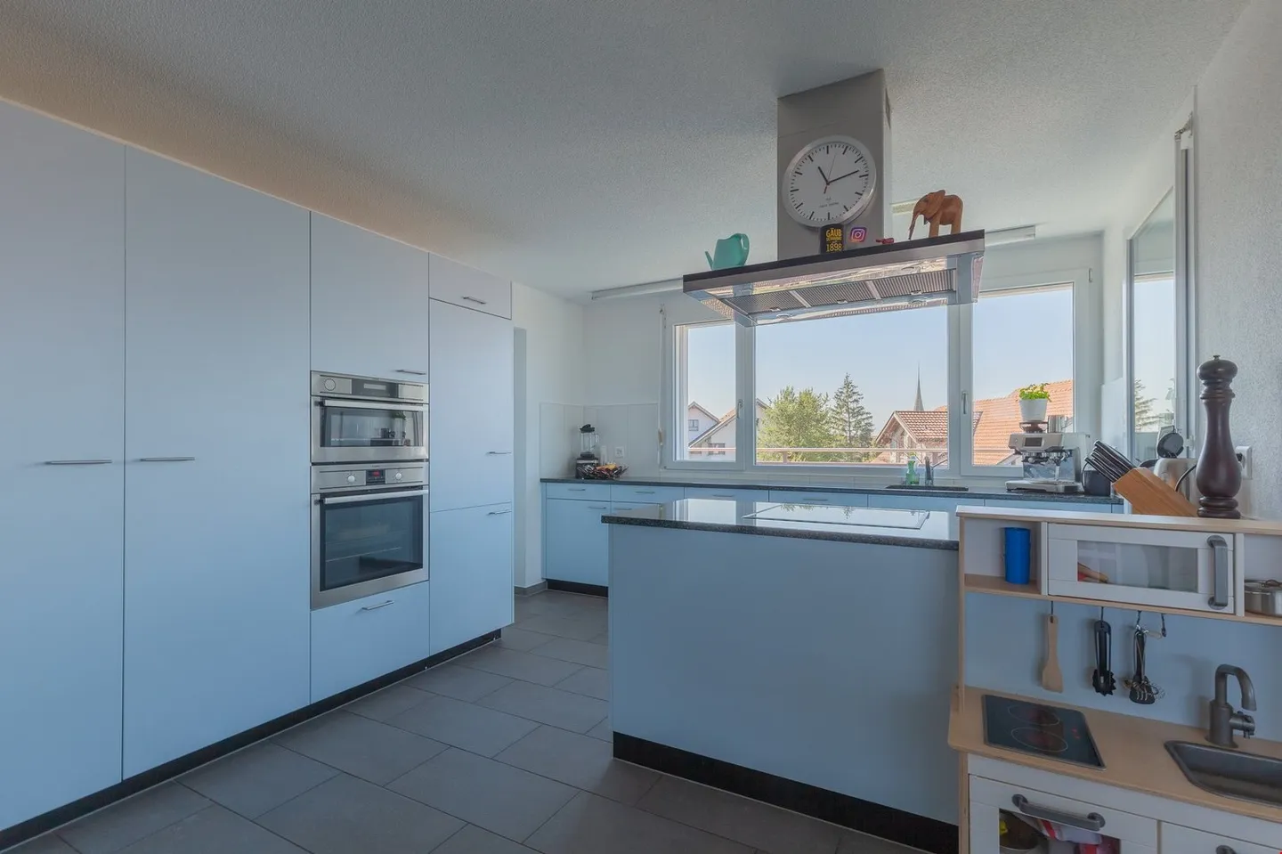 Modernes Attikawohnung mit Aussicht - Foto 4 von 9