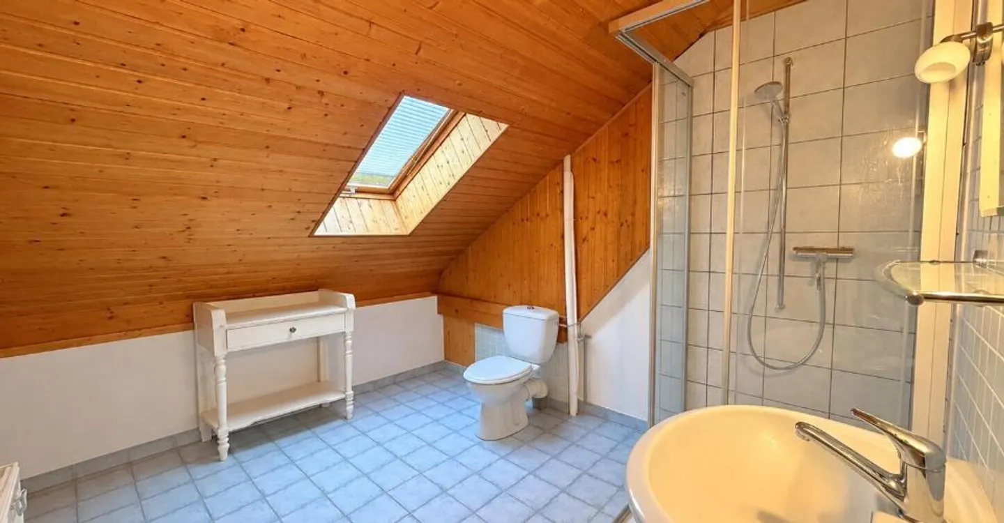For sale in Grandfontaine a house full of potential with 9.5 rooms - Photo 11 of 13