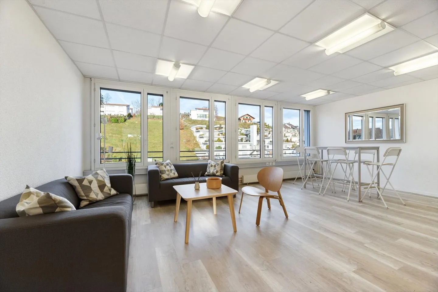 Louez seulement l'espace de bureau dont vous avez besoin et profitez de tous les avantages ! - Photo 1 sur 7