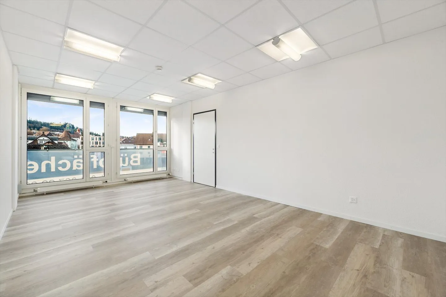 Louez seulement l'espace de bureau dont vous avez besoin et profitez de tous les avantages ! - Photo 6 sur 7