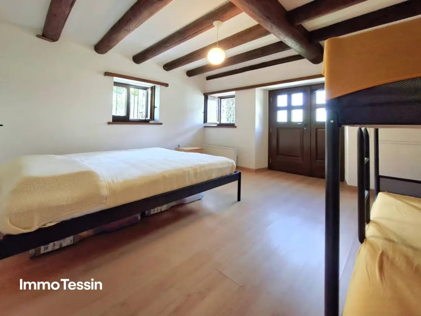 Belle et typique maison tessinoise entièrement rénovée et dans un très bon emplacement avec un grand terrain - Photo 11 sur 13