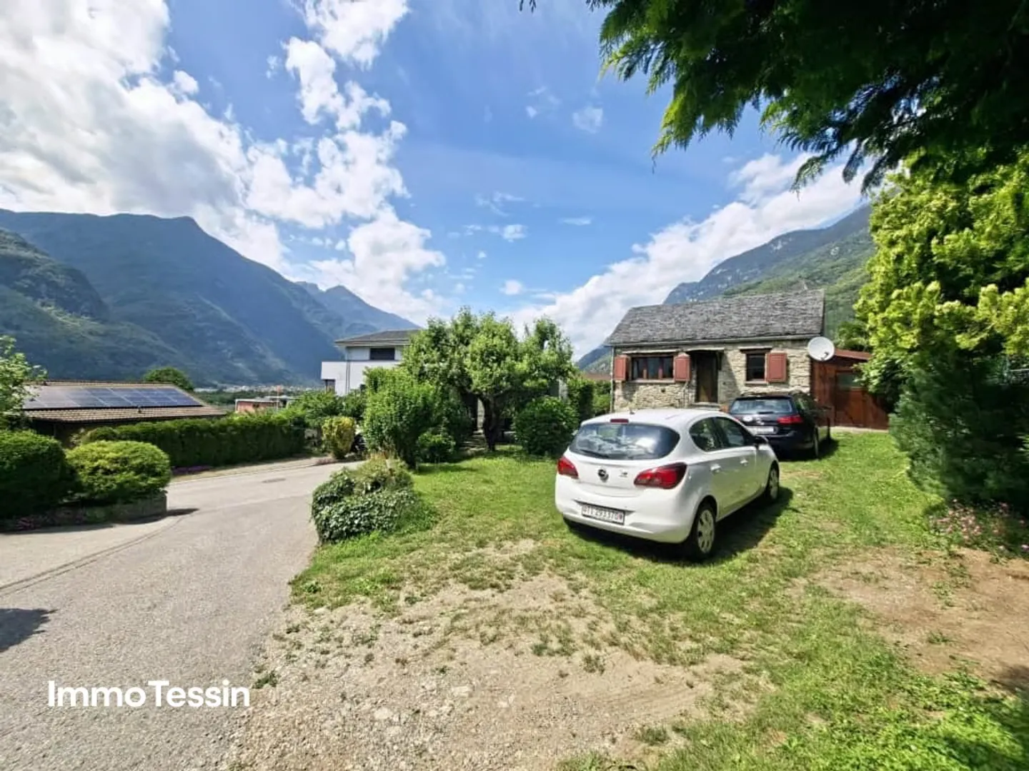 Belle et typique maison tessinoise entièrement rénovée et dans un très bon emplacement avec un grand terrain - Photo 5 sur 13