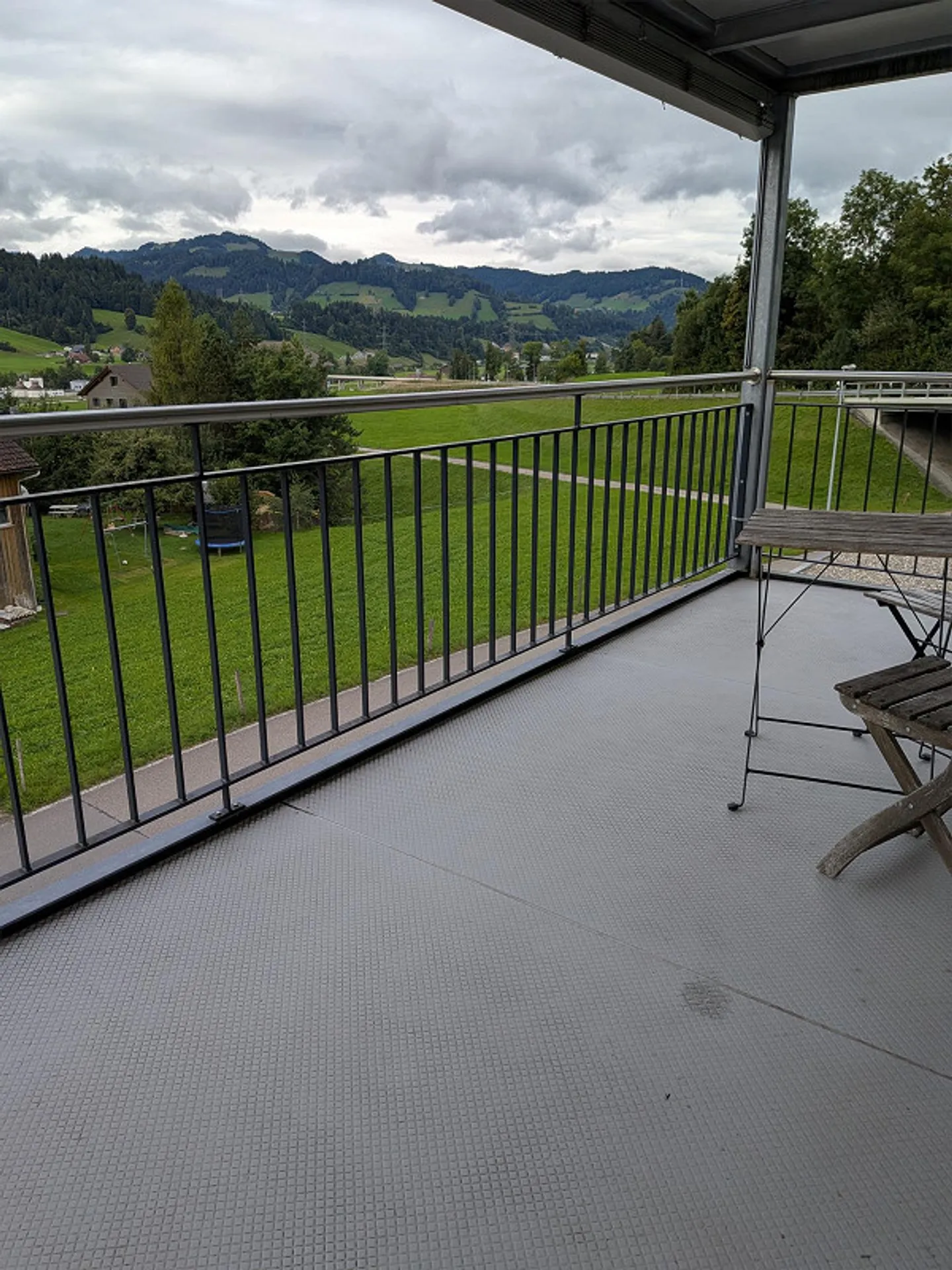 Bright 4 1/2 Room Apartment in the Green - Photo 16 of 16