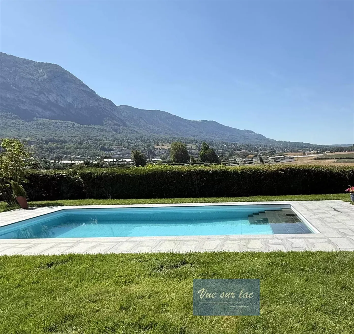 VILLA DE LUXE  VESSY AVEC VUE CAMPAGNE ET PISCINE - Foto 2 von 13