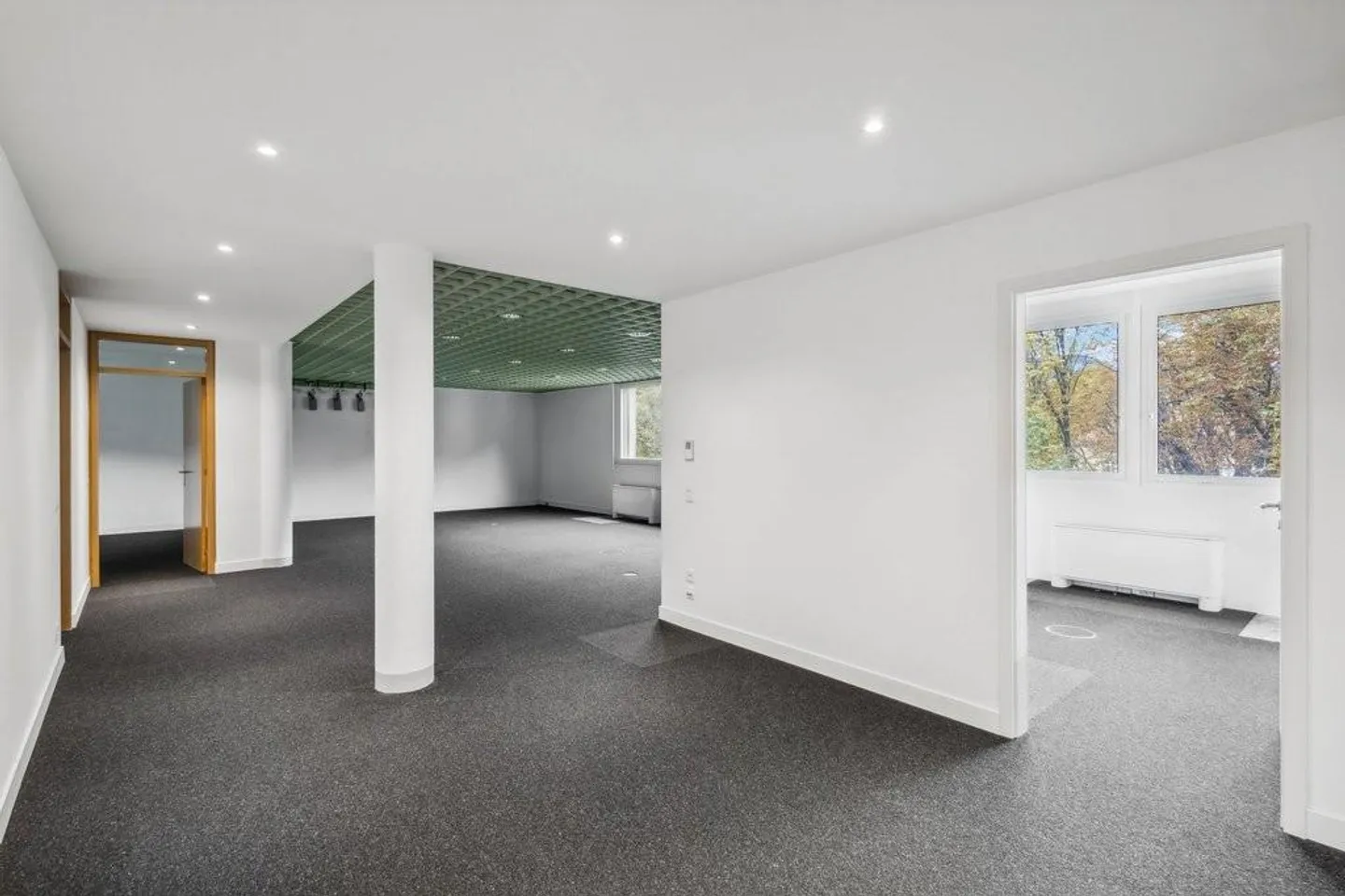 Modern and bright office for rent in downtown Lugano - Photo 2 of 5