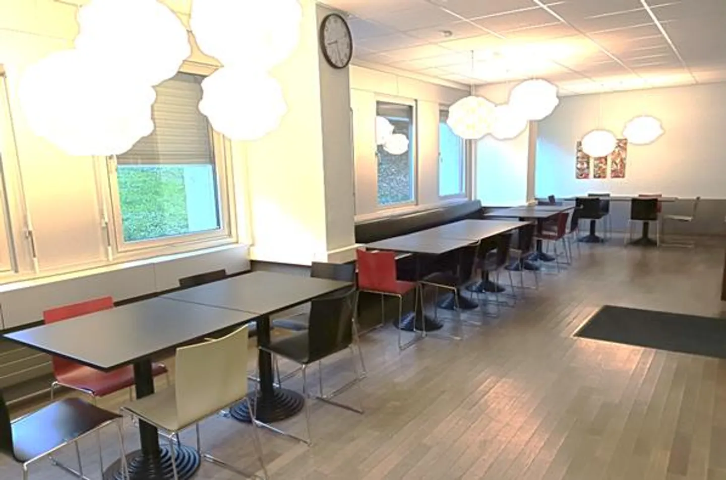 Ampio spazio commerciale di oltre 900 m² su due piani - Foto 3 di 13