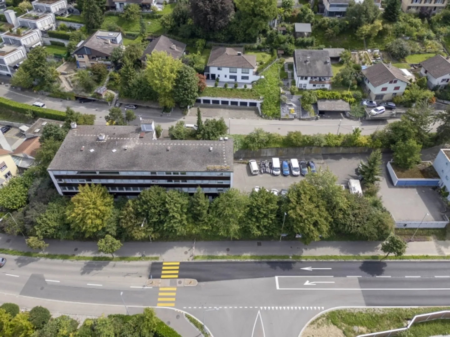 2,601 m² building land with older residential/commercial building - Photo 1 of 9