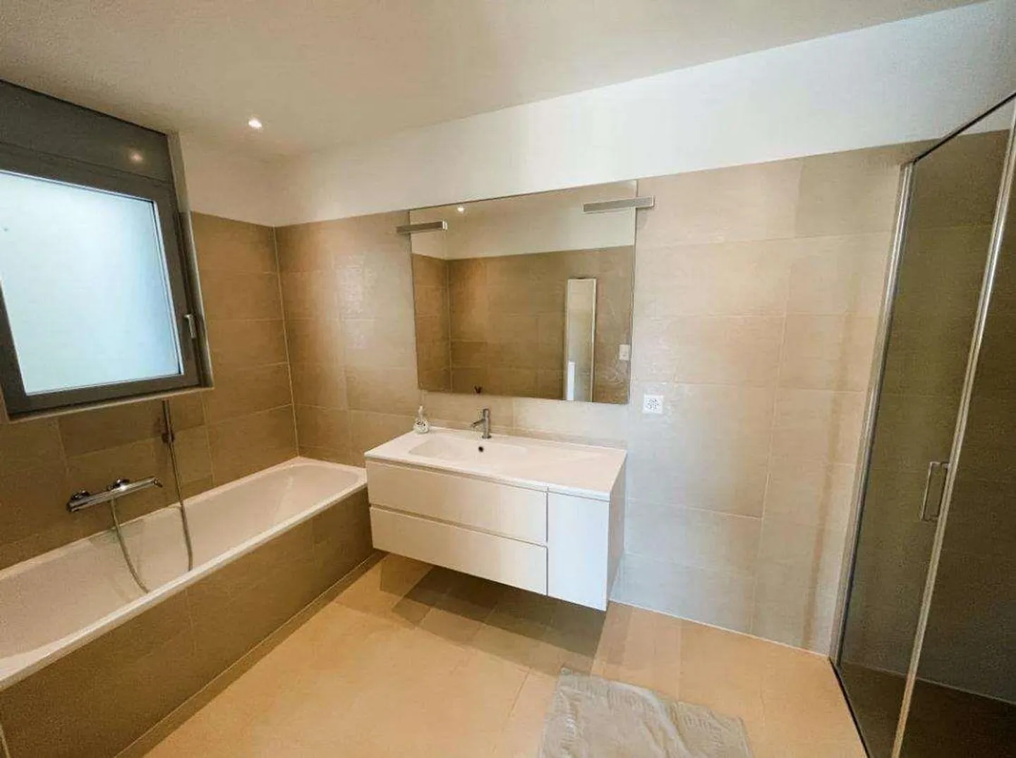 Vernate splendid apartment with wonderful lake and mountain view - Photo 8 of 13