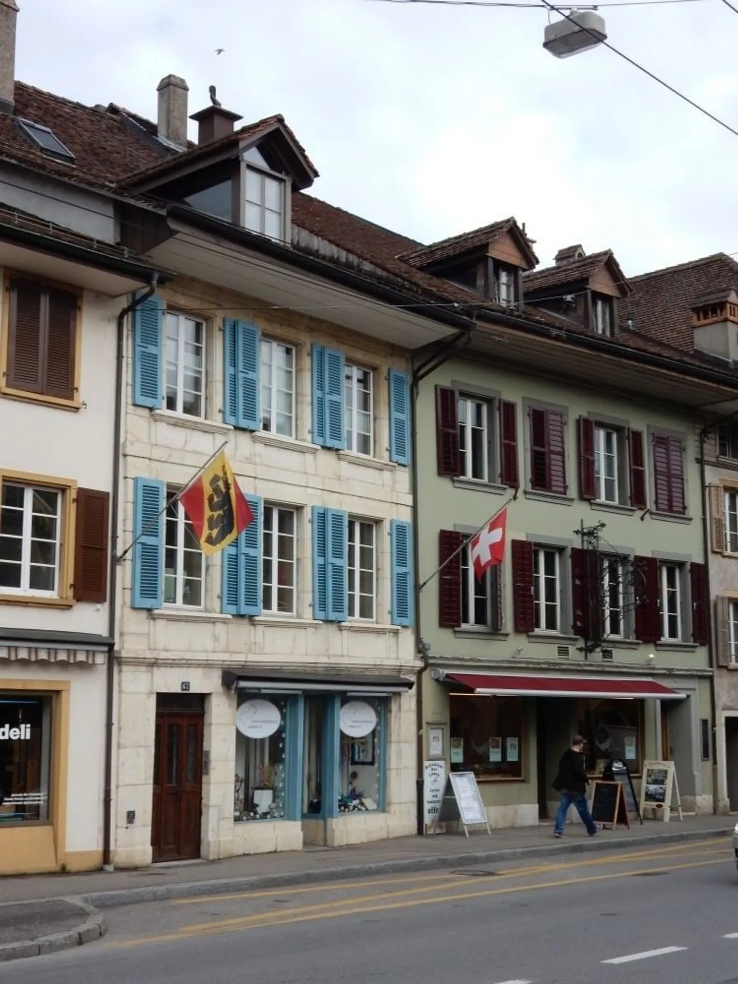 Commercial space for rent in the heart of Nidau - Photo 1 of 8