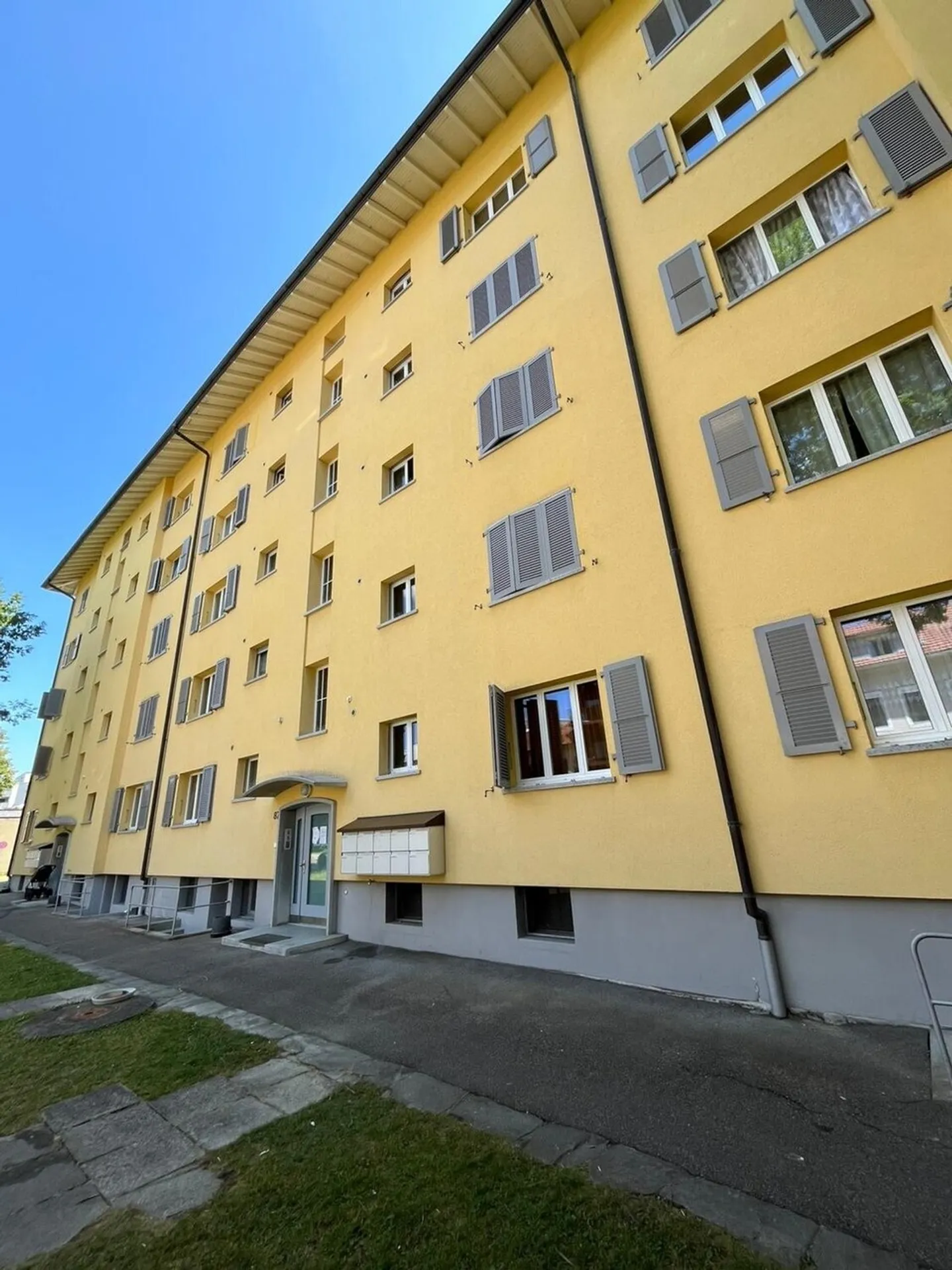 Appartamento di 3.5 locali al 1° piano con balcone - Foto 2 di 10
