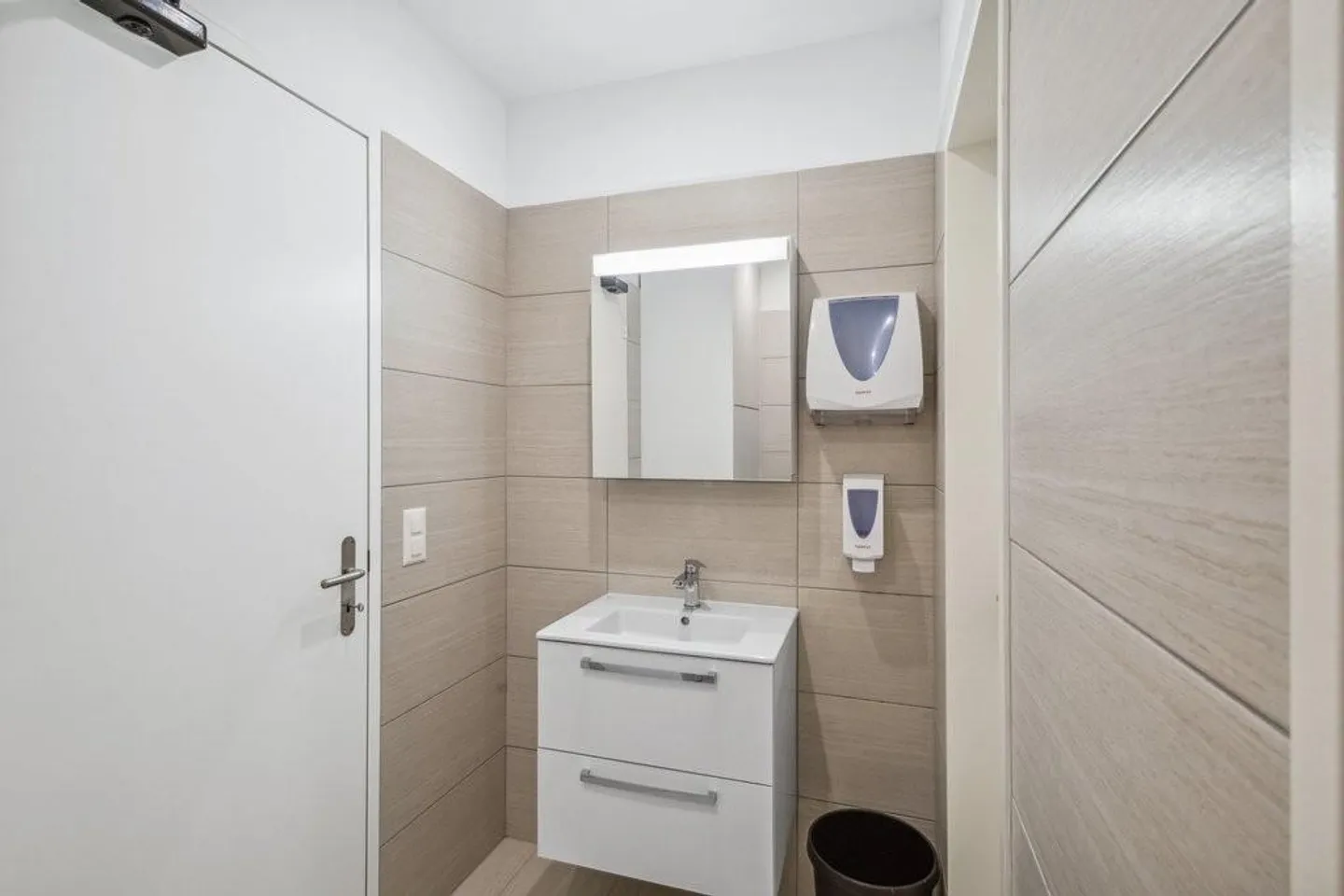 Modern and bright office for rent in downtown Lugano - Photo 5 of 5