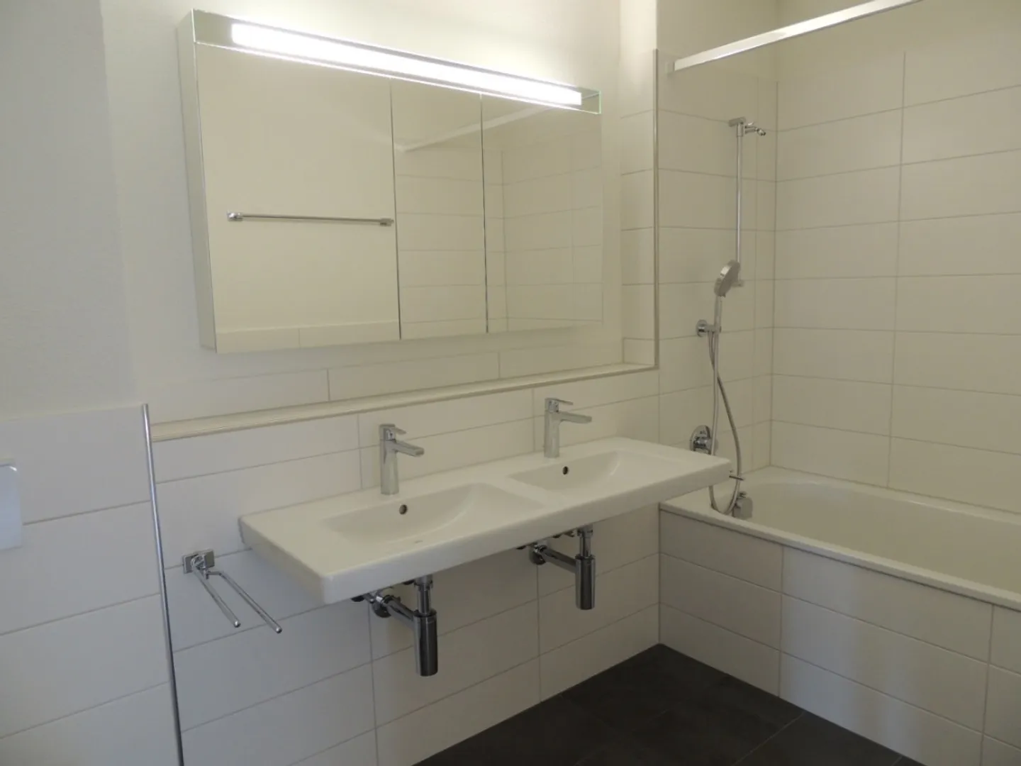 Spacious Attic Apartment with Sun Terrace - Photo 7 of 16