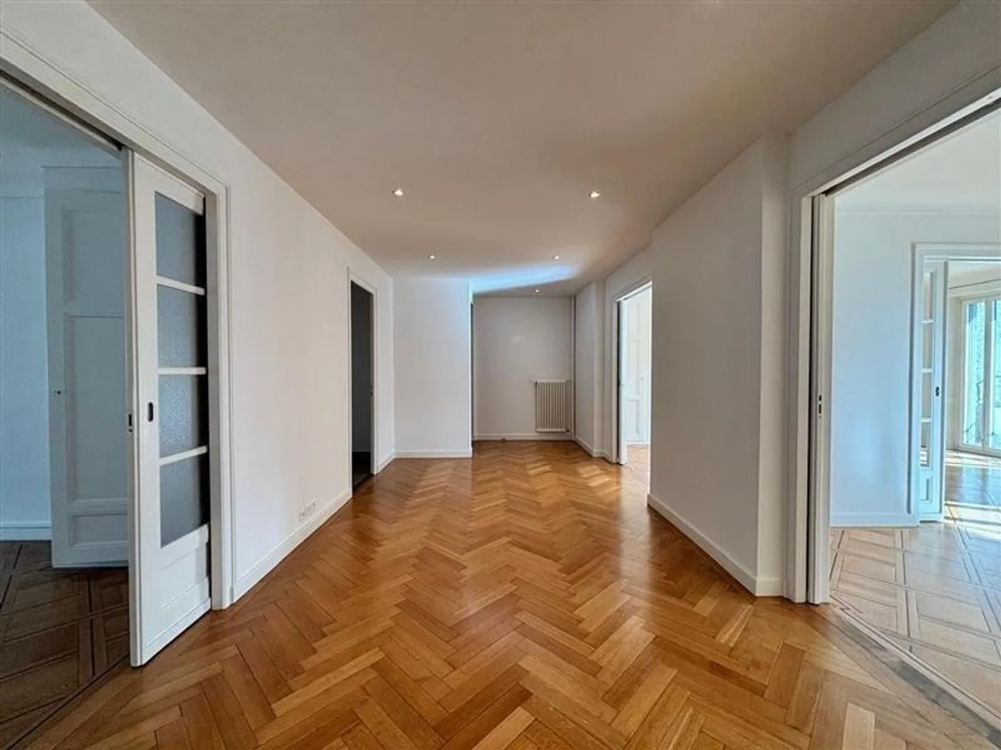 Beautiful apartment with character in the sought-after Champel district - Photo 2 of 12