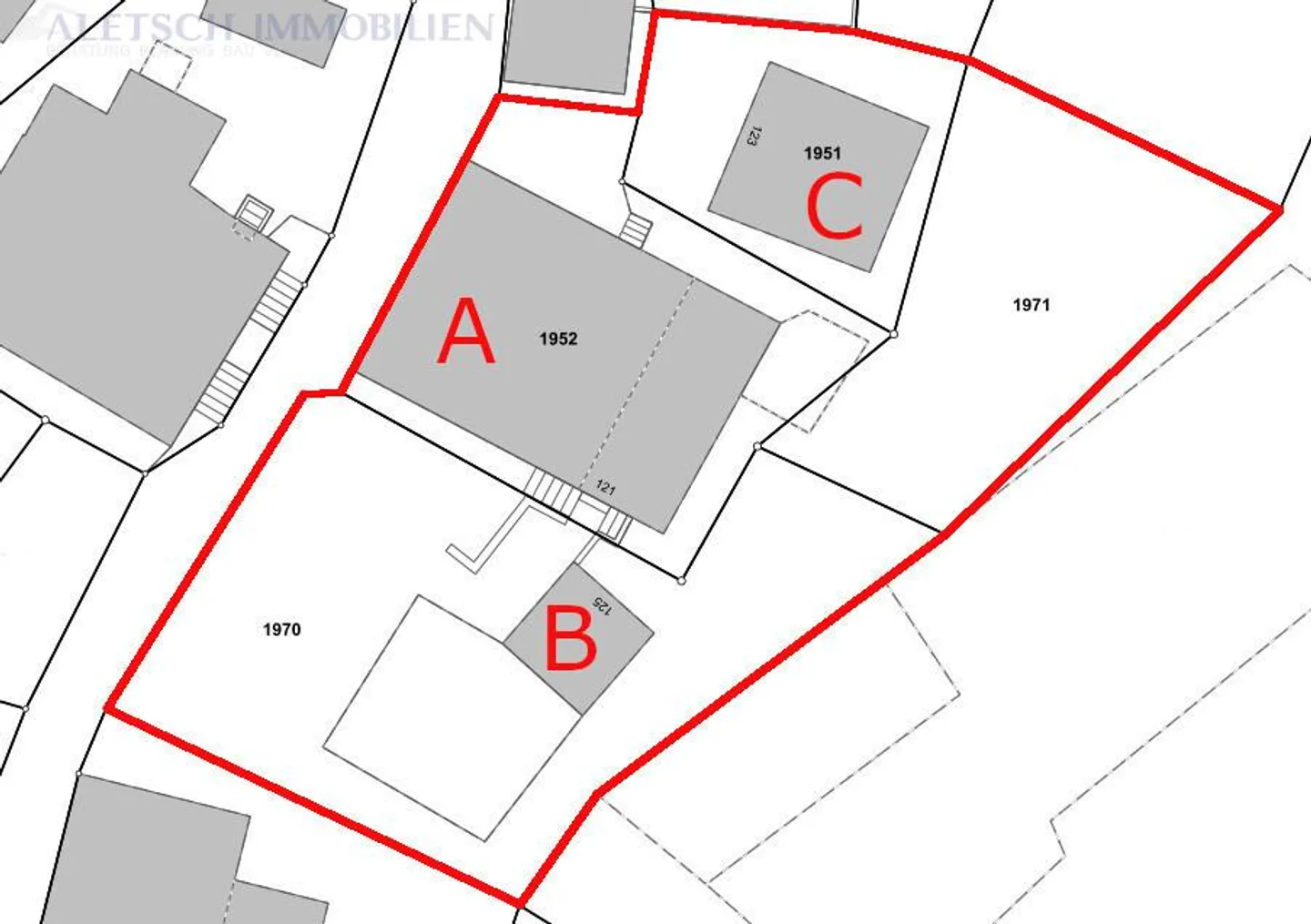 Casa multifamiliare rustica con annessi e spazi circostanti a Mühlebach - Foto 2 di 30
