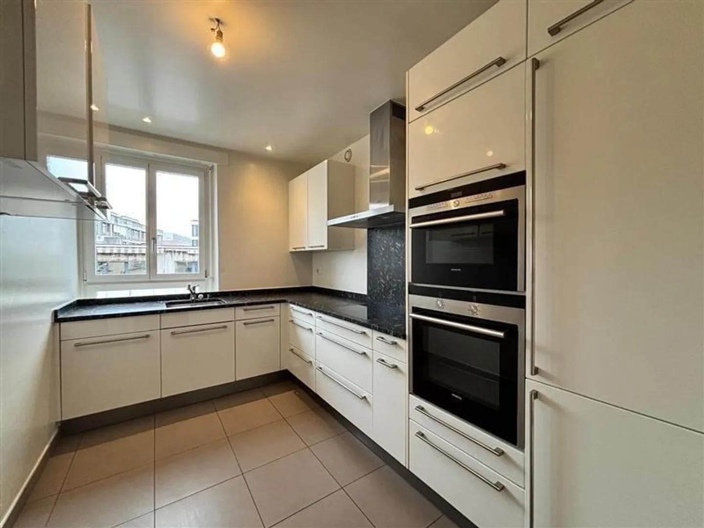 Beautiful apartment with character in the sought-after Champel district - Photo 3 of 12