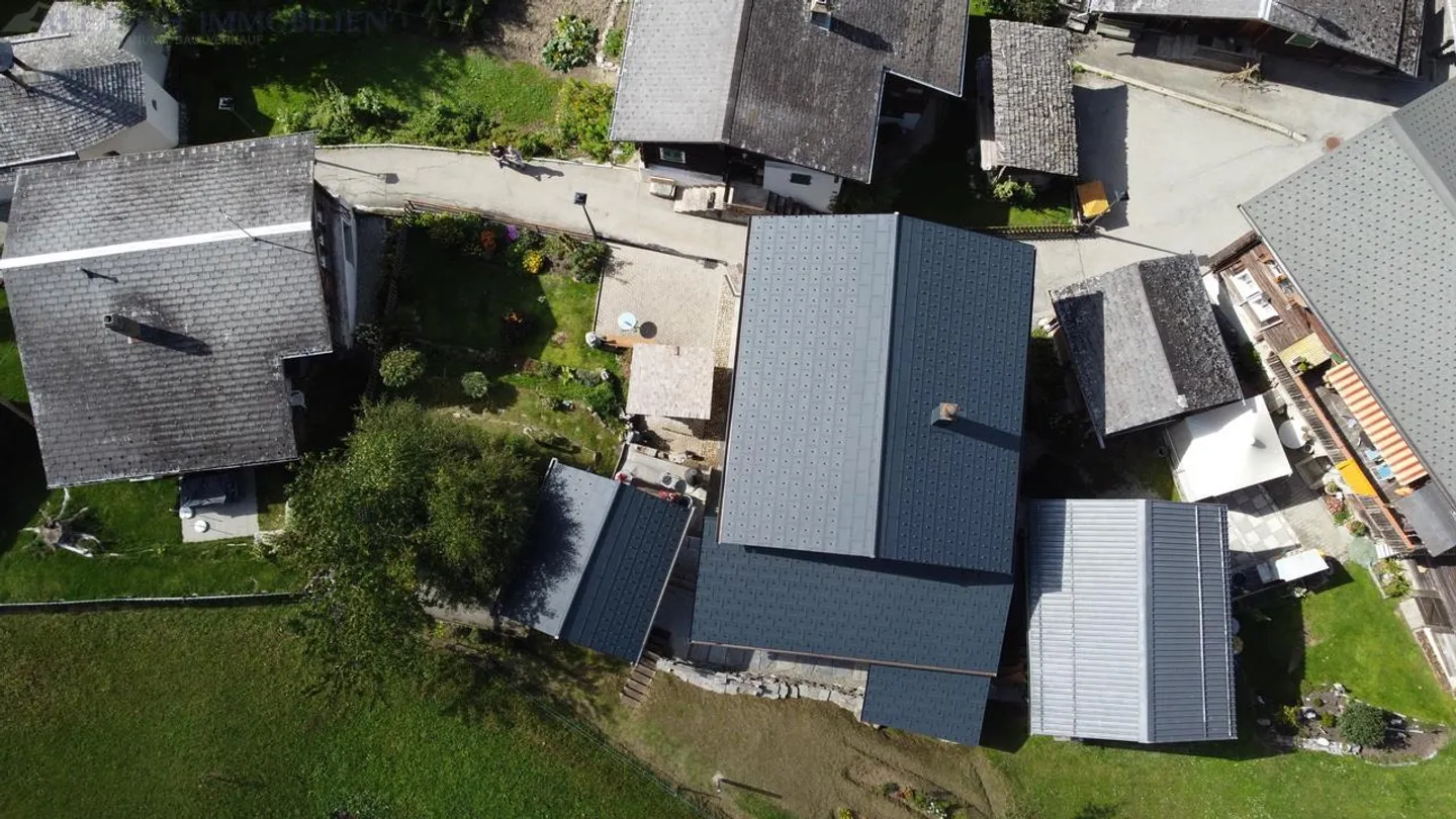 Casa multifamiliare rustica con annessi e spazi circostanti a Mühlebach - Foto 4 di 30