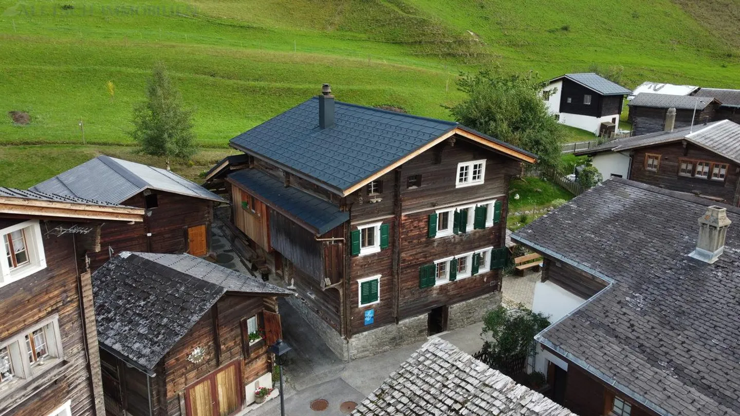 Casa multifamiliare rustica con annessi e spazi circostanti a Mühlebach - Foto 5 di 30