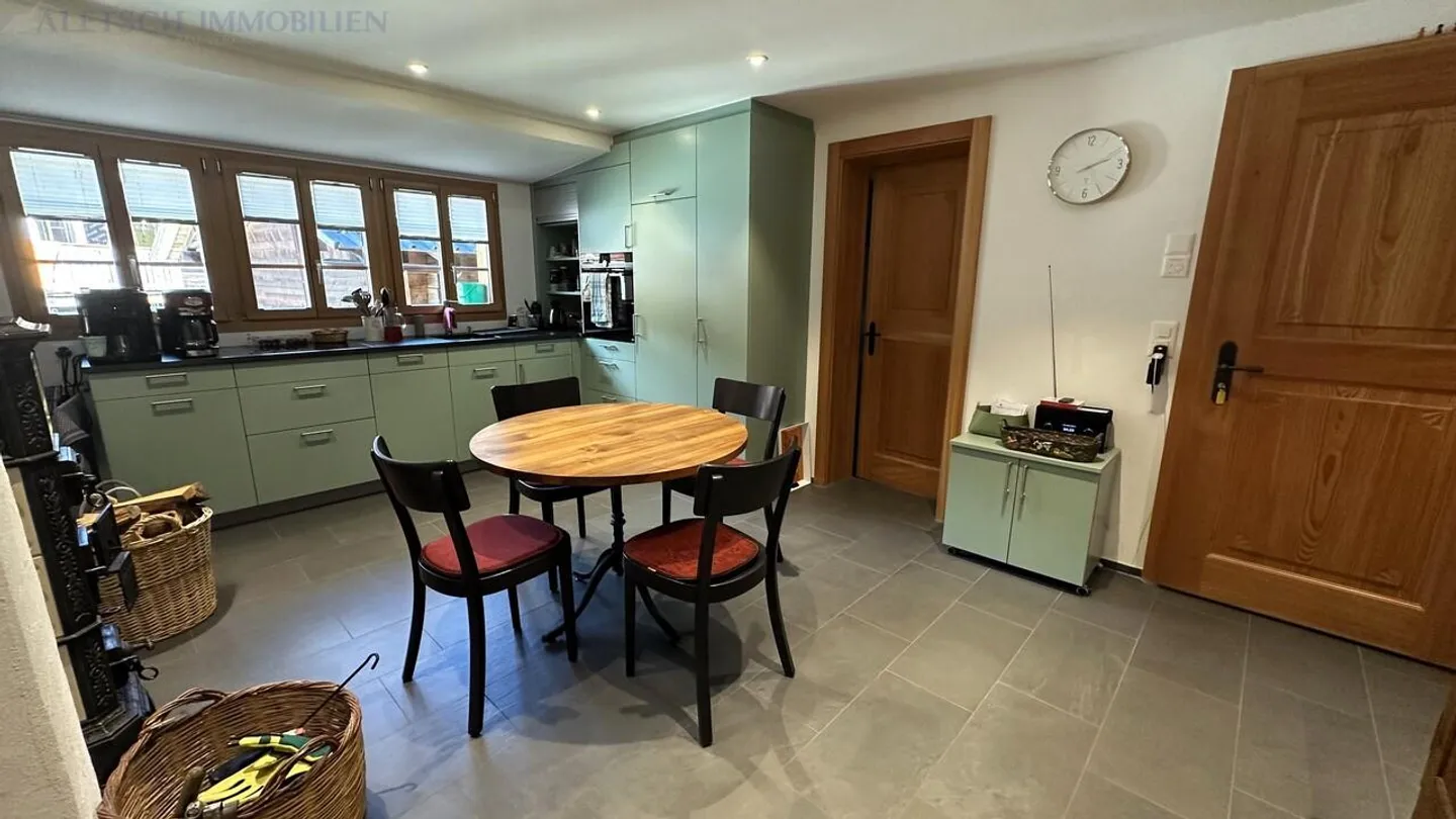 Casa multifamiliare rustica con annessi e spazi circostanti a Mühlebach - Foto 6 di 30