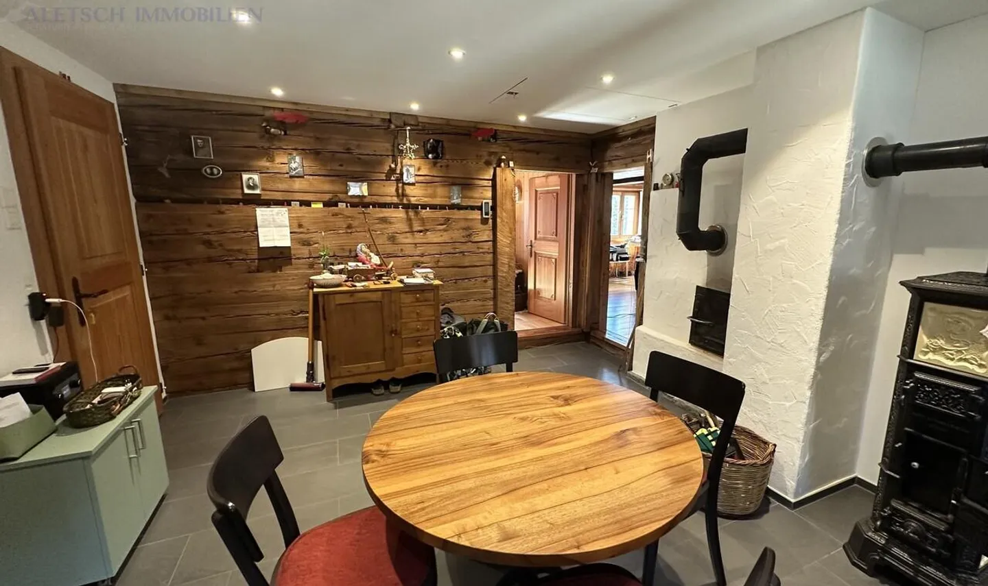 Casa multifamiliare rustica con annessi e spazi circostanti a Mühlebach - Foto 7 di 30