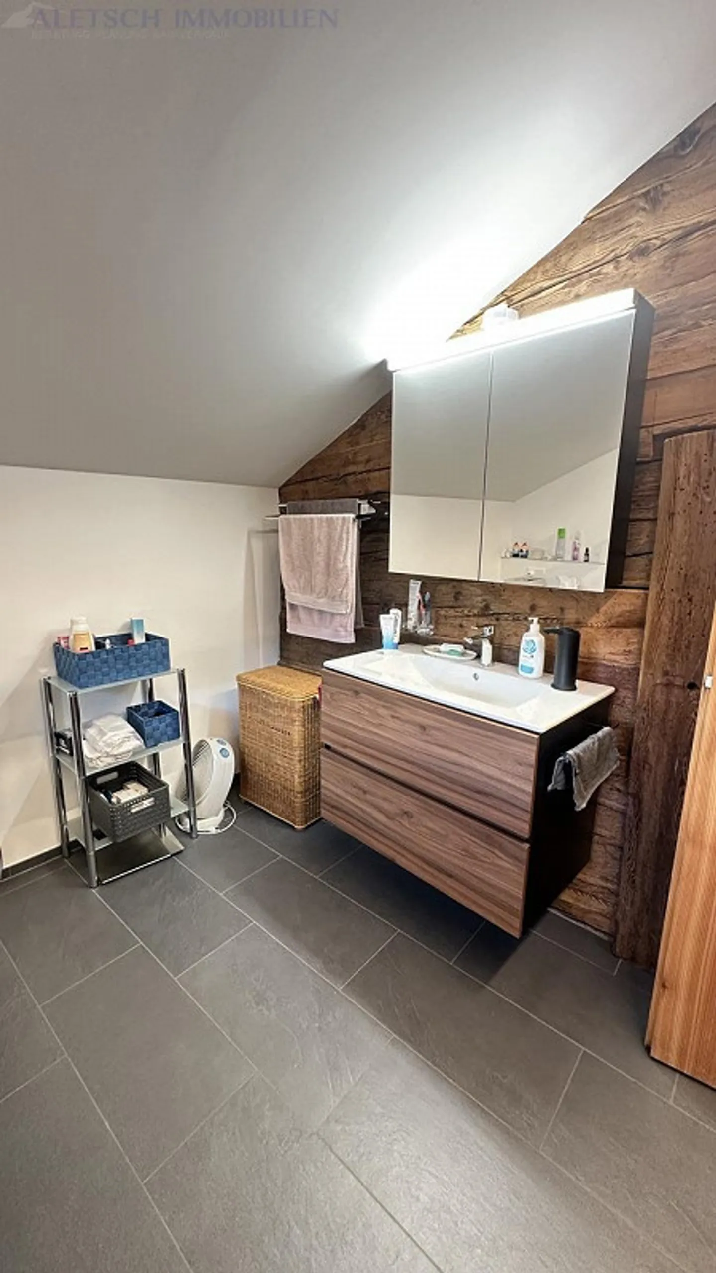 Casa multifamiliare rustica con annessi e spazi circostanti a Mühlebach - Foto 17 di 30