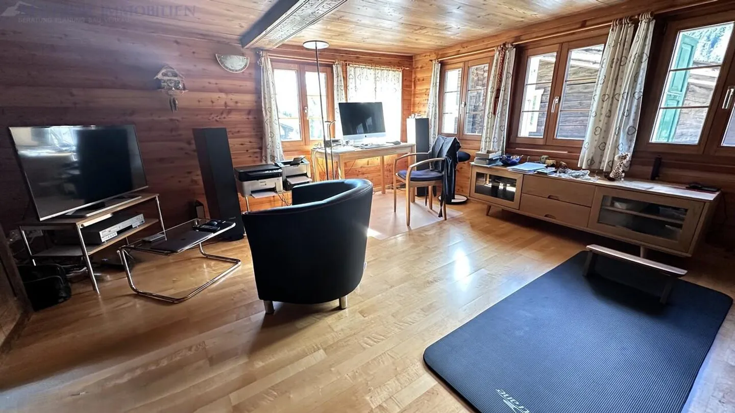 Casa multifamiliare rustica con annessi e spazi circostanti a Mühlebach - Foto 10 di 30