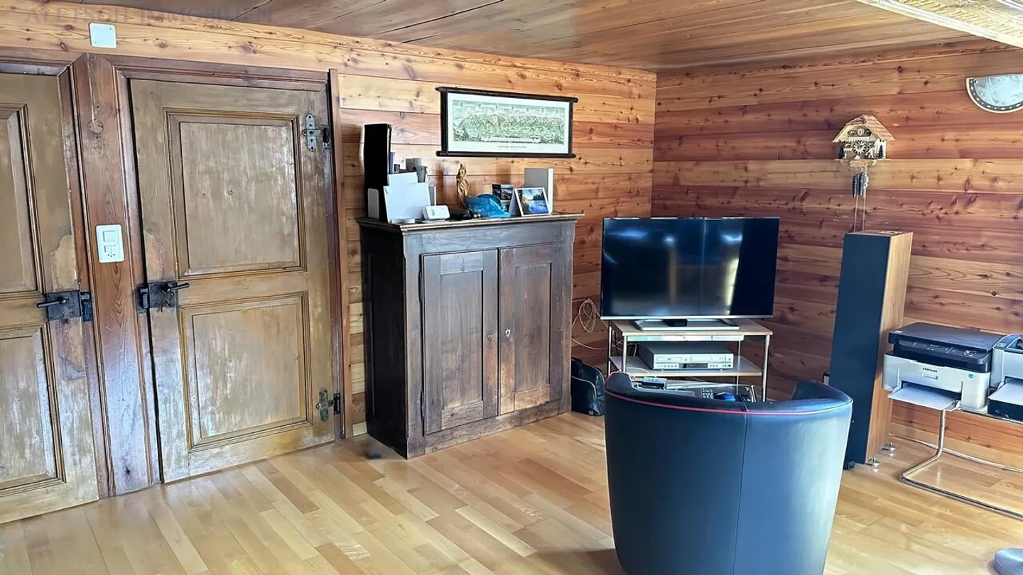 Casa multifamiliare rustica con annessi e spazi circostanti a Mühlebach - Foto 11 di 30