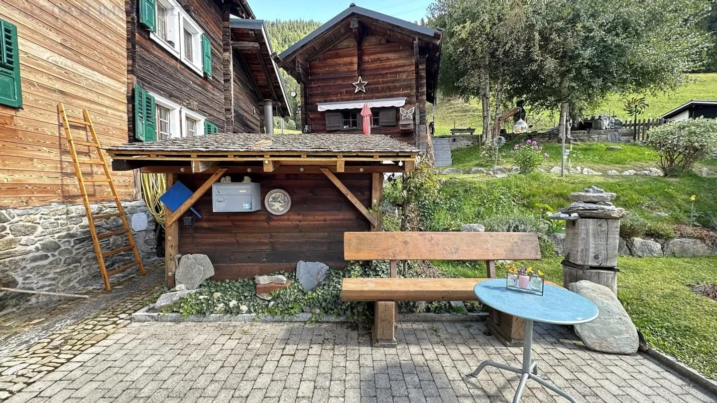 Casa multifamiliare rustica con annessi e spazi circostanti a Mühlebach - Foto 24 di 30