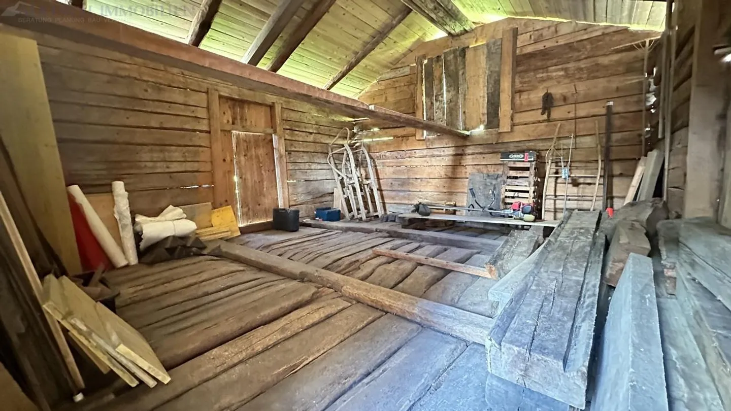 Casa multifamiliare rustica con annessi e spazi circostanti a Mühlebach - Foto 29 di 30