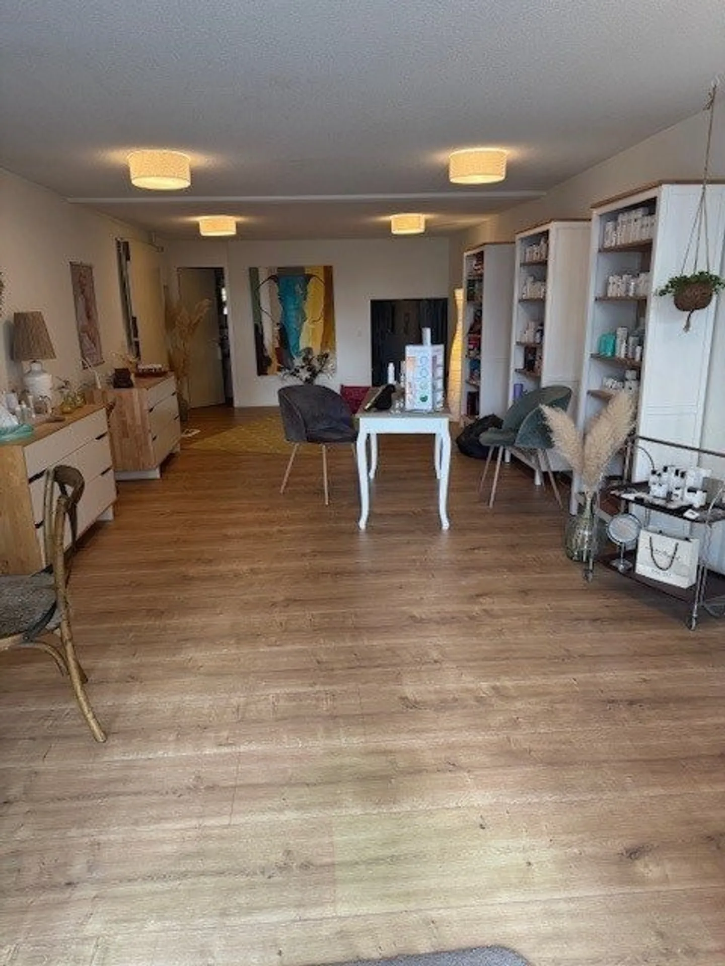 Commercial space for rent in the heart of Nidau - Photo 2 of 8