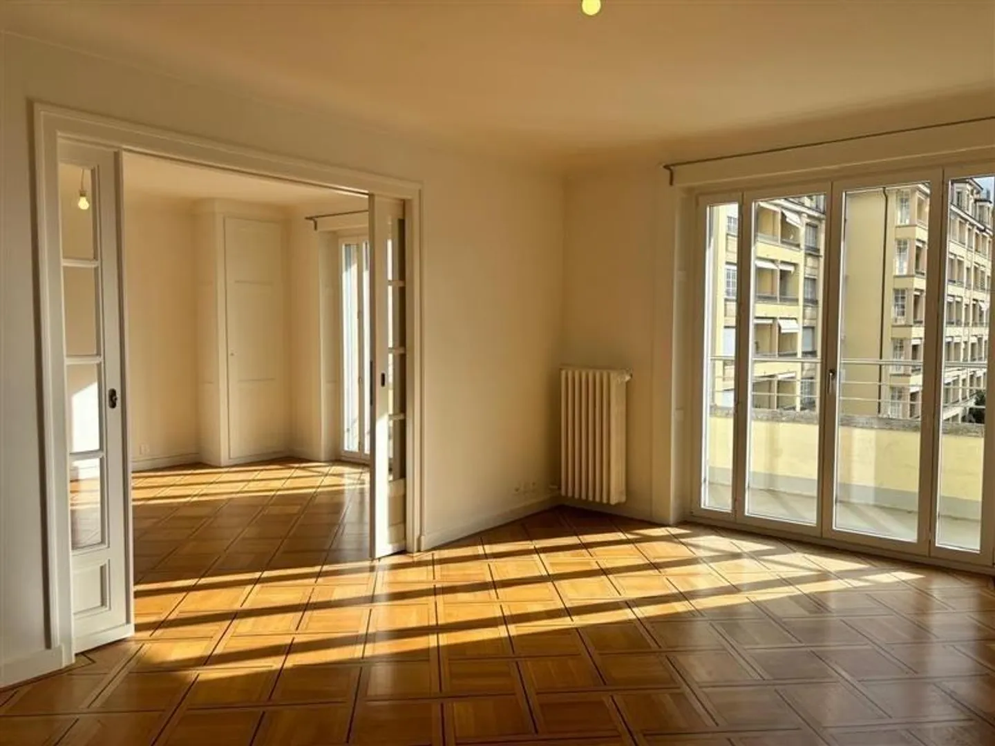 Beautiful apartment with character in the sought-after Champel district - Photo 4 of 12