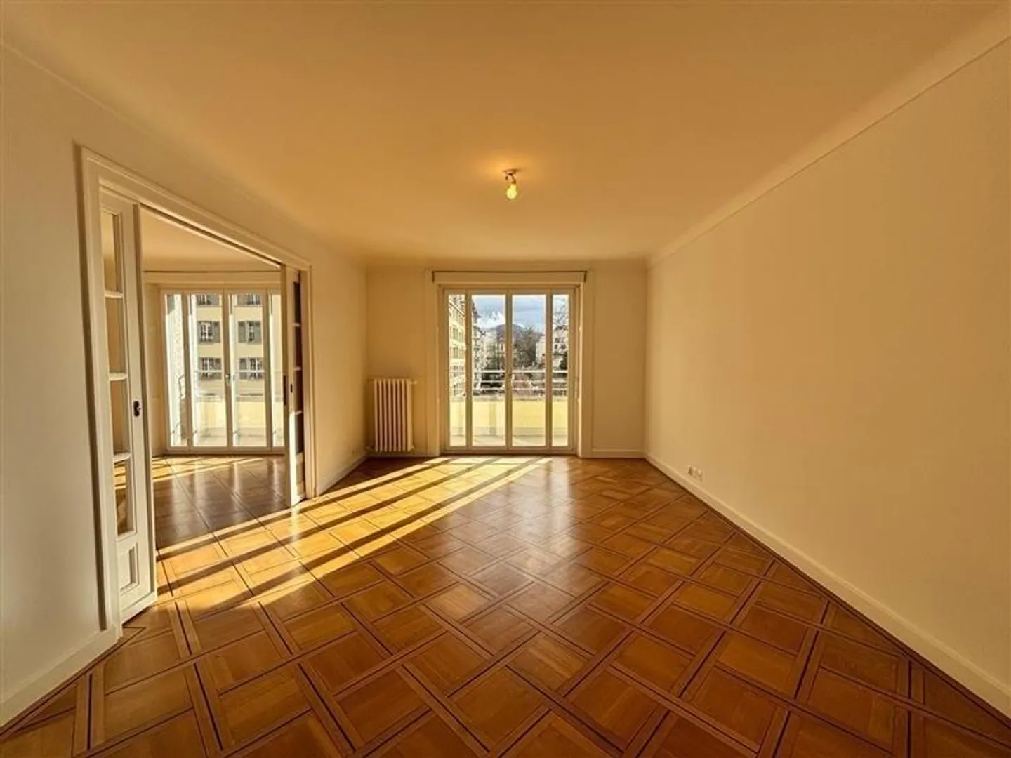 Beautiful apartment with character in the sought-after Champel district - Photo 5 of 12