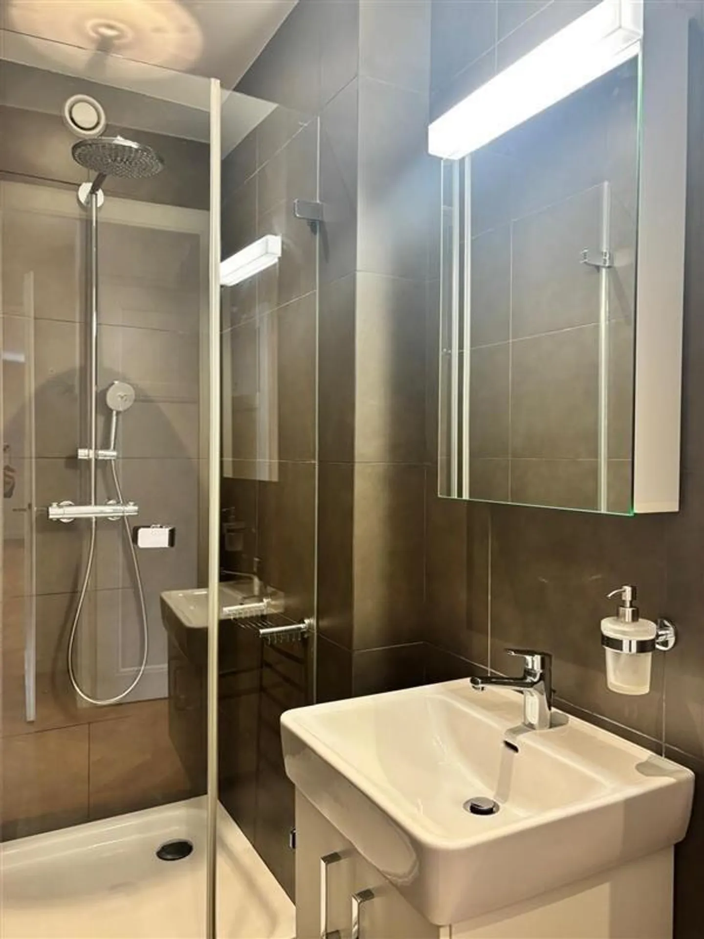 Beautiful apartment with character in the sought-after Champel district - Photo 7 of 12