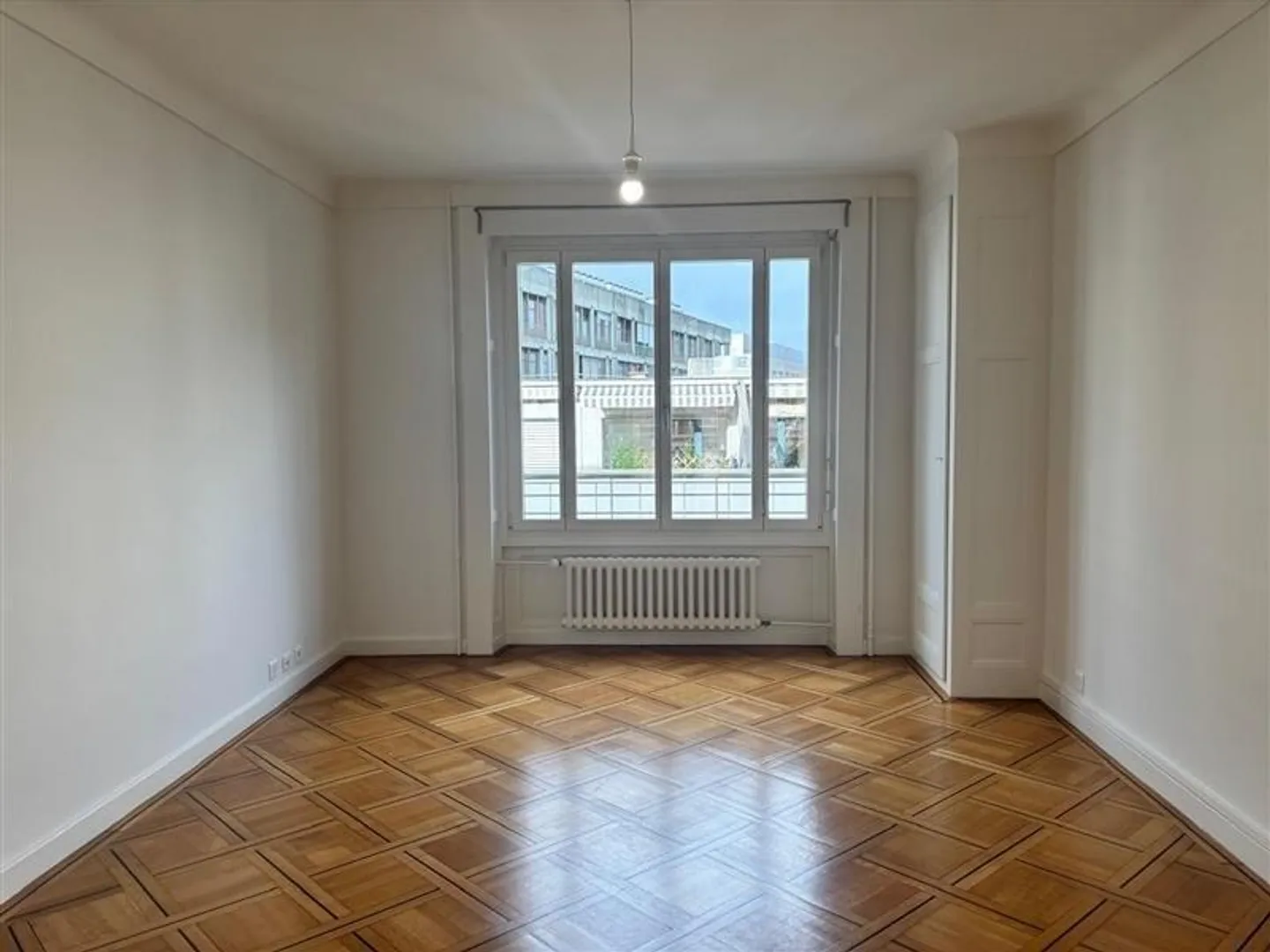 Beautiful apartment with character in the sought-after Champel district - Photo 8 of 12