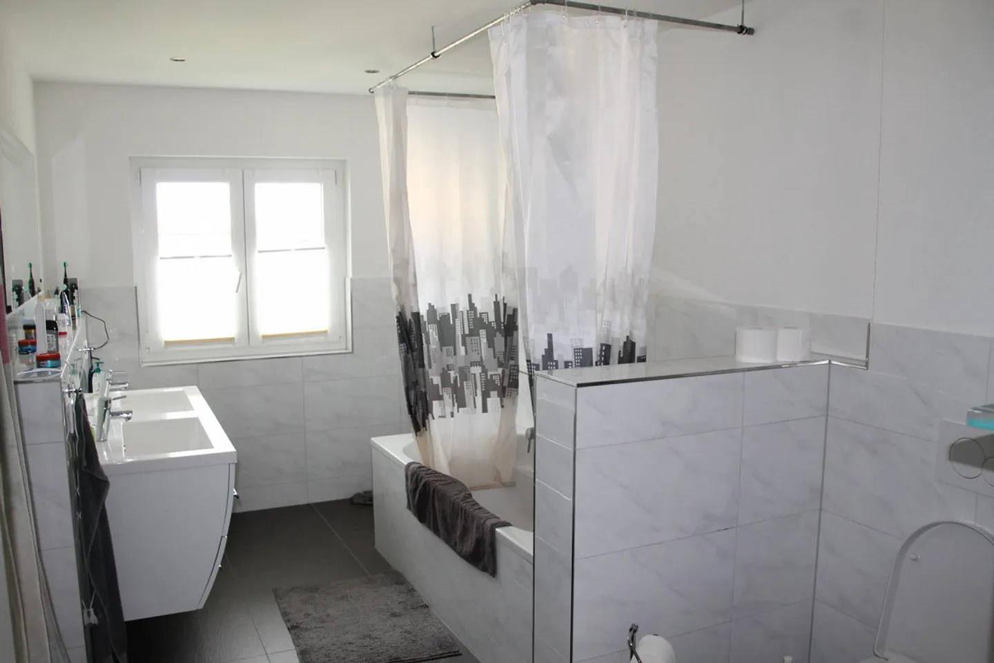 5,5 Zi Eigentumswohnung hoch über dem Bodensee, zwei Seesicht Balkone - Foto 8 di 30