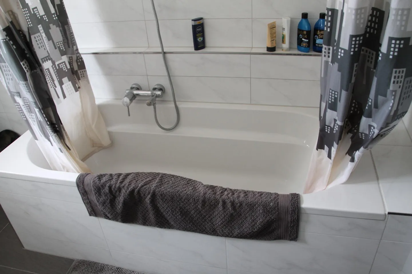 5,5 Zi Eigentumswohnung hoch über dem Bodensee, zwei Seesicht Balkone - Foto 9 di 30