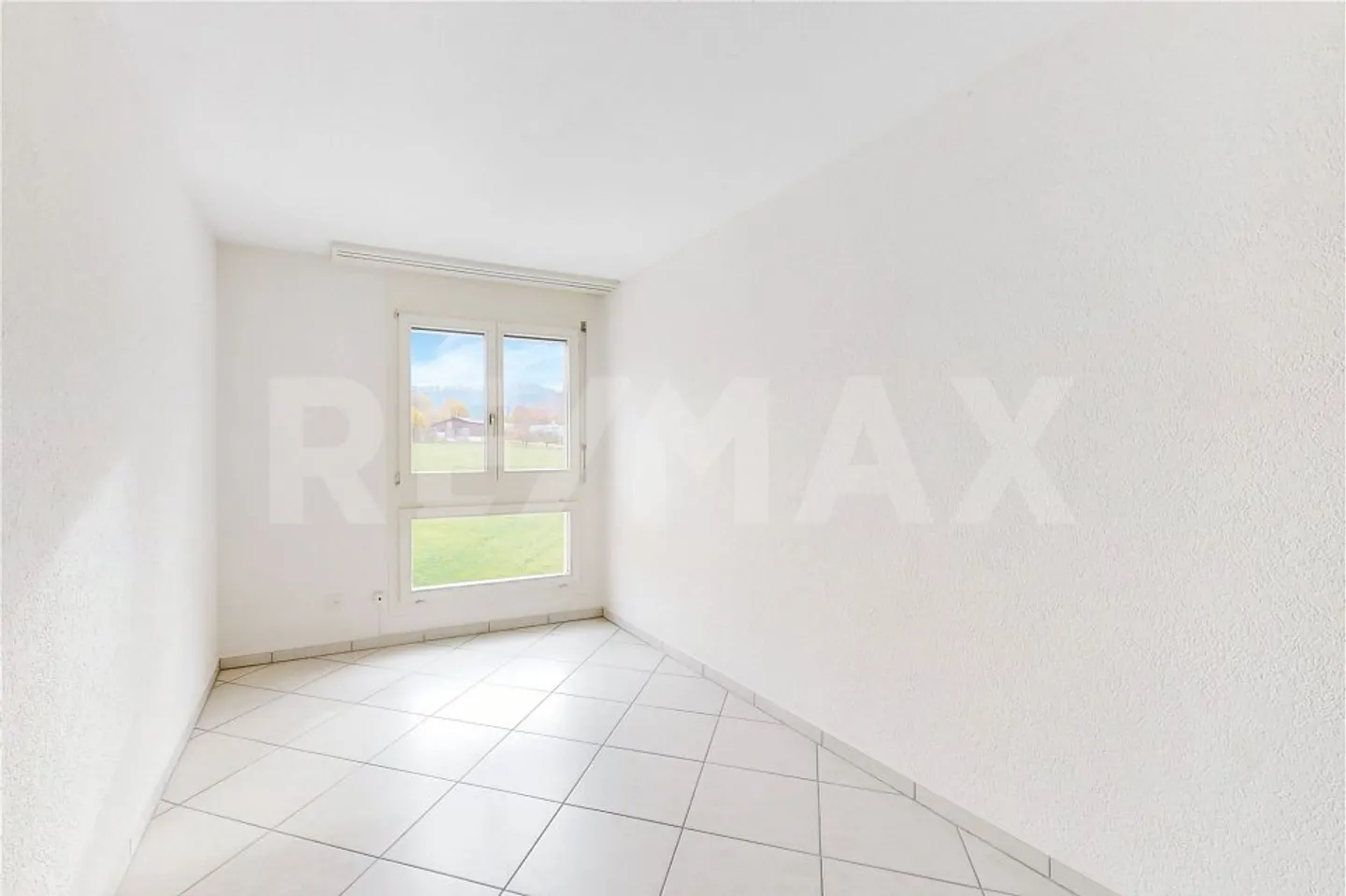 Lumière, Vue et Confort de Vie - Appartement en Attique Attrayant de 4.5 Pièces - Photo 5 sur 13