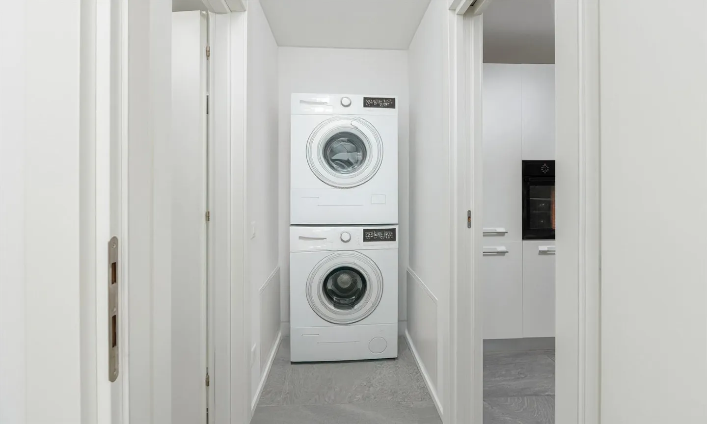 Modern 3.5-room apartment with garage in Cadro - Photo 8 of 9