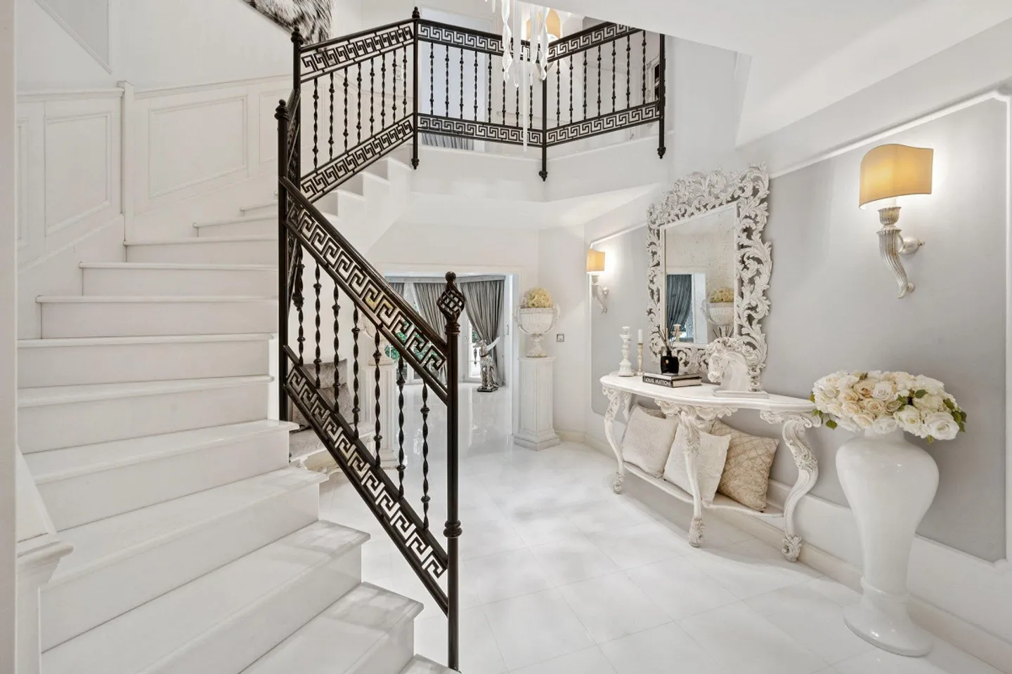 Exclusive single-family house with luxurious furnishings - Photo 2 of 15