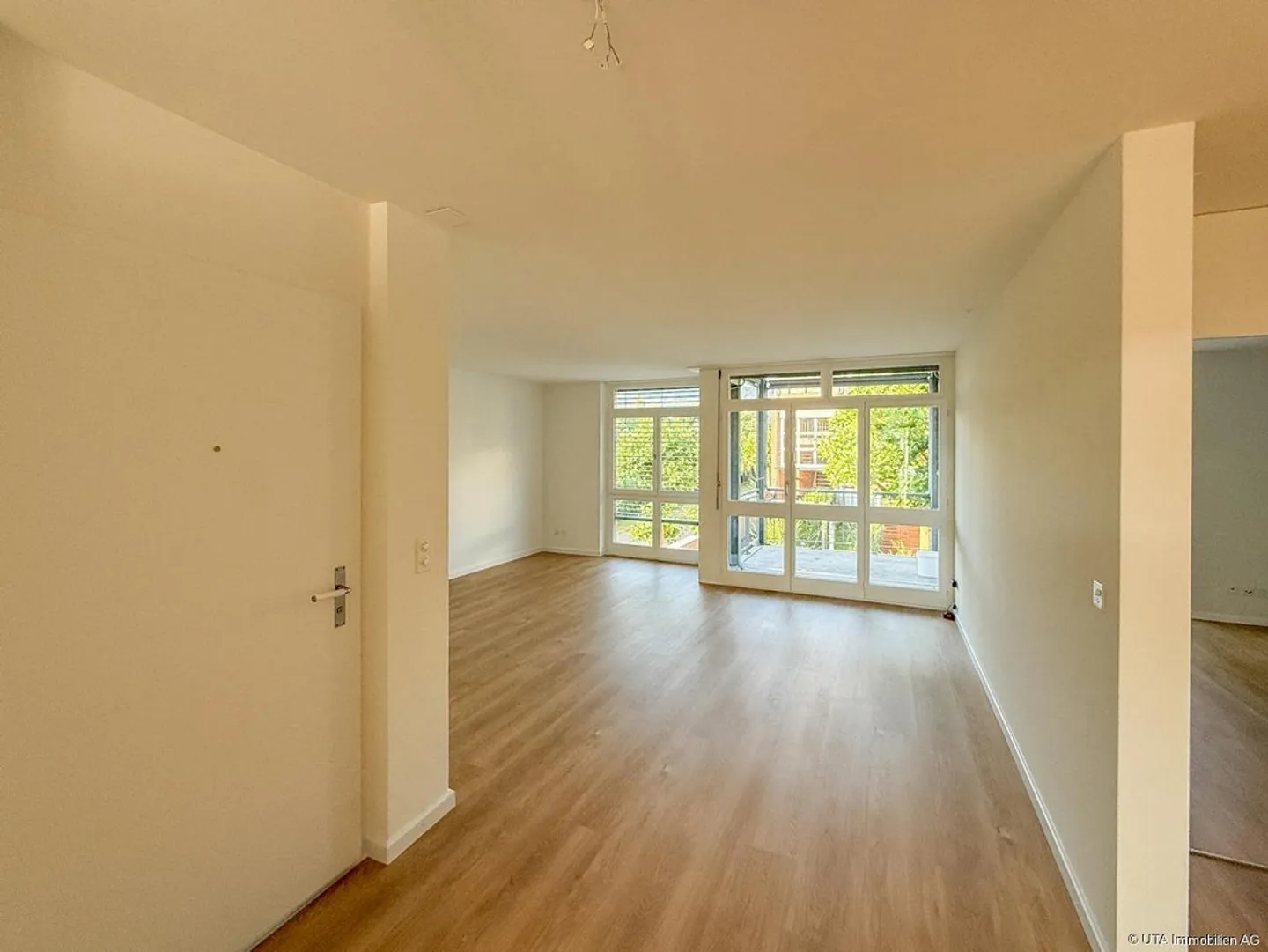 Beautiful bright apartment with new construction standard - Photo 3 of 12
