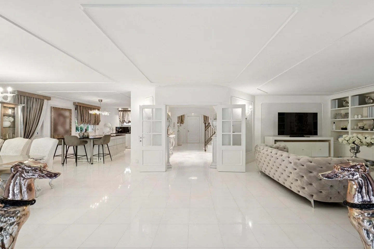 Exclusive single-family house with luxurious furnishings - Photo 3 of 15
