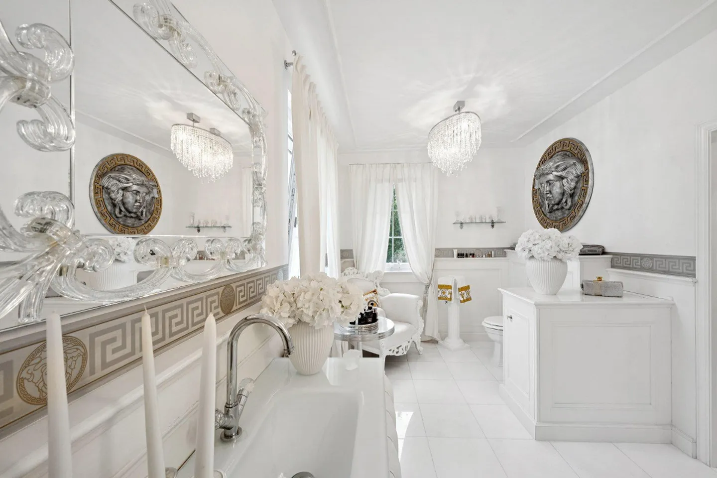 Exclusive single-family house with luxurious furnishings - Photo 8 of 15