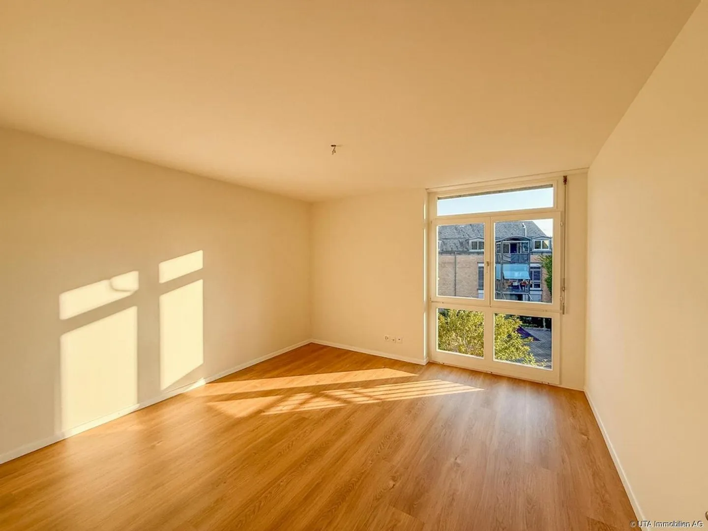 Beautiful bright apartment with new construction standard - Photo 6 of 12
