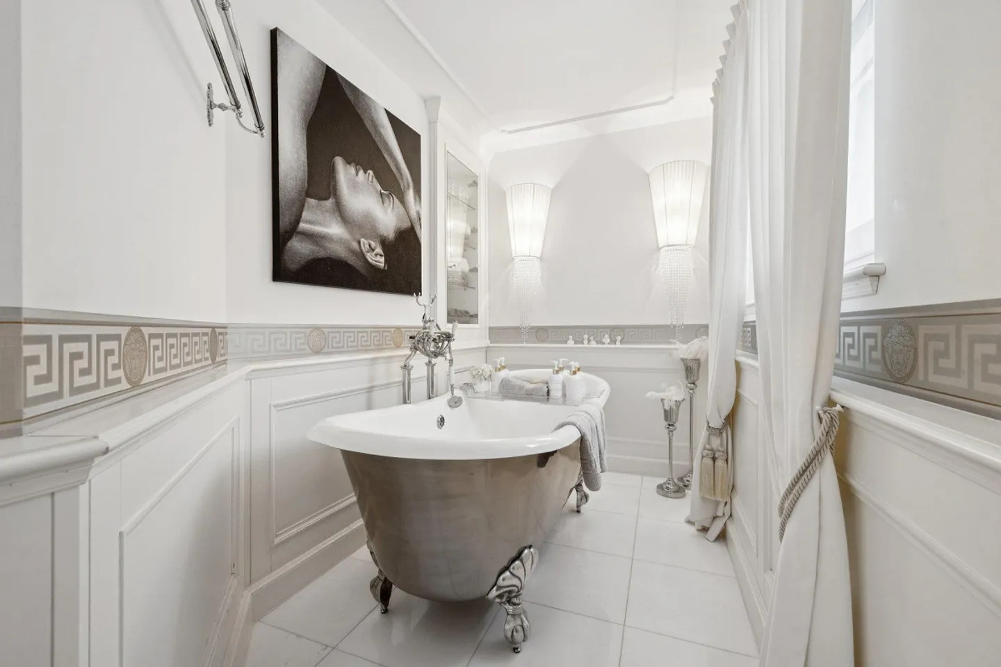 Exclusive single-family house with luxurious furnishings - Photo 9 of 15