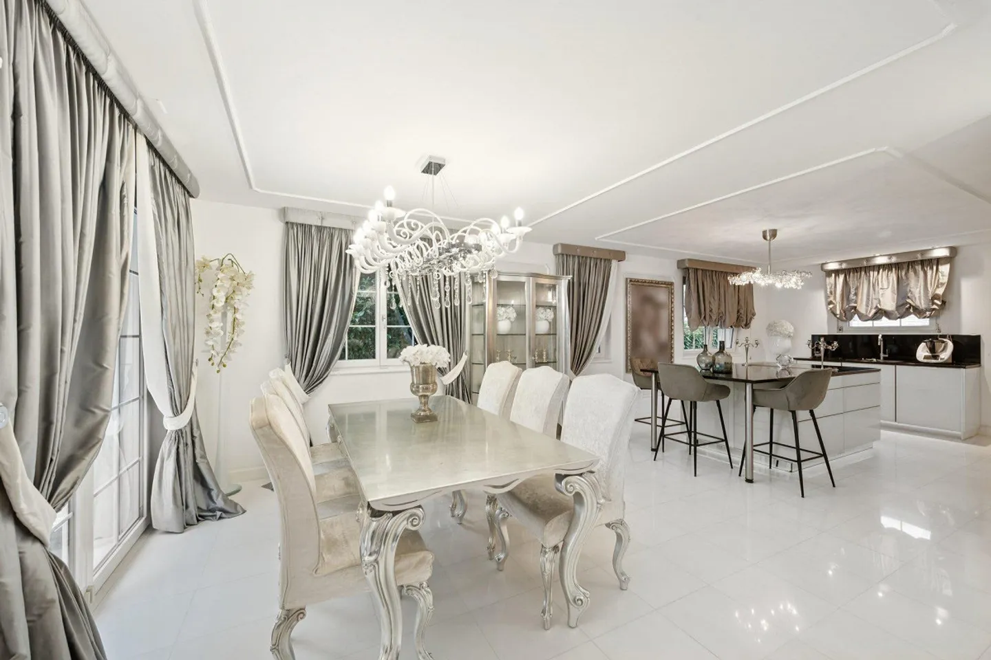 Exclusive single-family house with luxurious furnishings - Photo 5 of 15