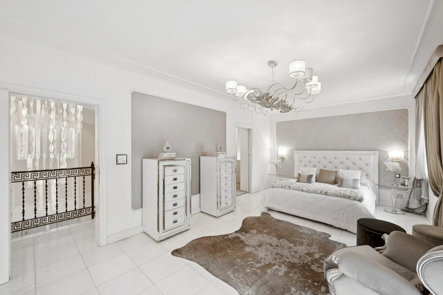 Exclusive single-family house with luxurious furnishings - Photo 7 of 15