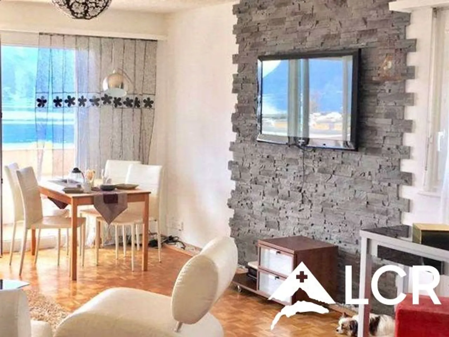 Magnifique logement meublé de courte durée 3,5 pièces // 2 chambres // Balcon avec vue sur le lac - Photo 3 sur 11